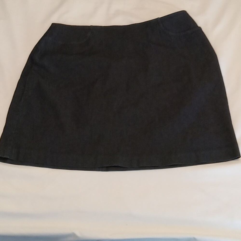 HALOGEN women's size 8 denim skirt with pockets. . Office